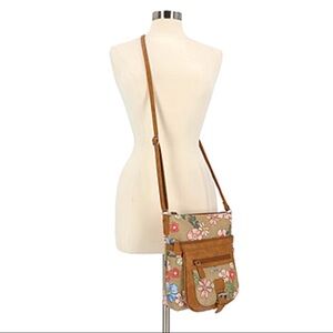 Multi Sac Margate Floral Crossbody Purse Bag in Tan w/ Flower Print